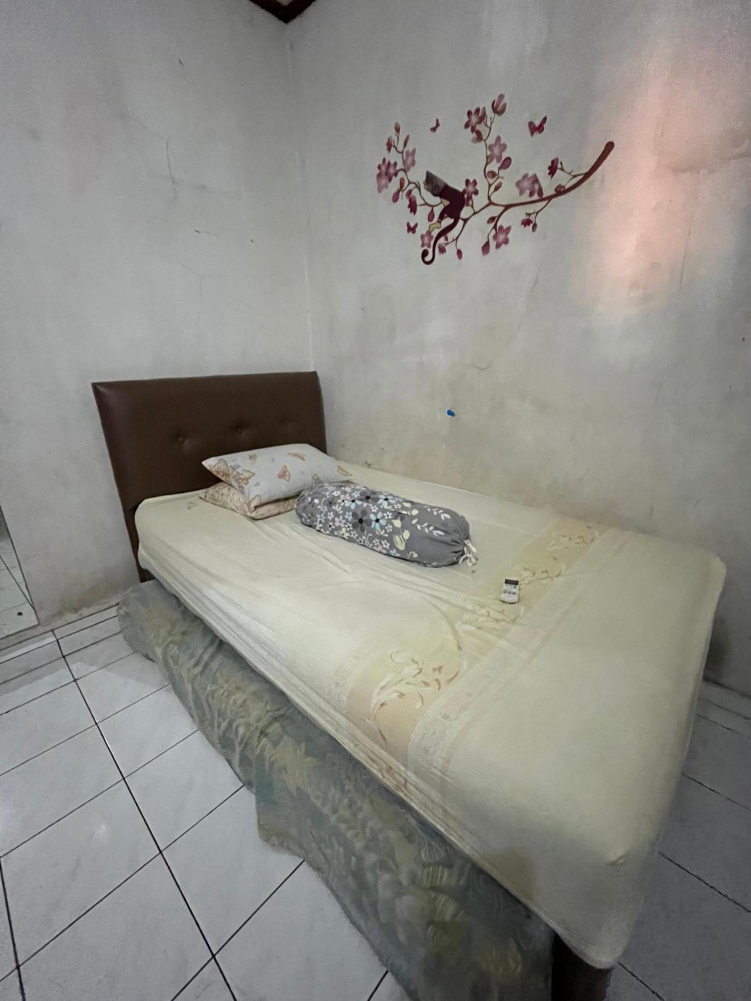 Spot On 94142 Al Fatih Residence Syariah 2 Jakarta Exterior foto